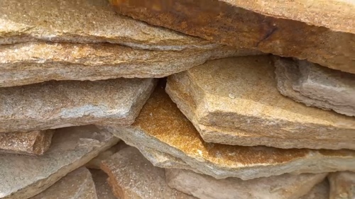 Плитняк златолит жёлтый золотистый для отмостки купить в Новой Ляле