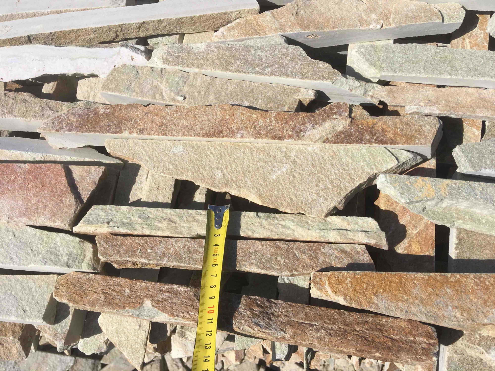 Горбушка златолит золотистый для облицовки купить в Новой Ляле