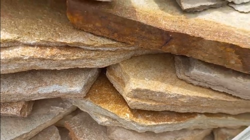 Плитняк златолит жёлтый золотистый для отмостки купить в Новой Ляле