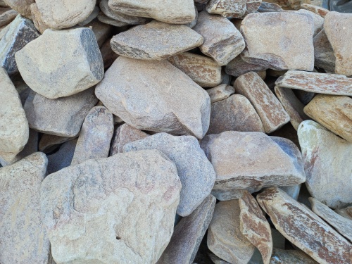 Златолит жёлтый, жёлто-зелёный глыбки и валуны для ланшафтного дизайна купить в Новой Ляле