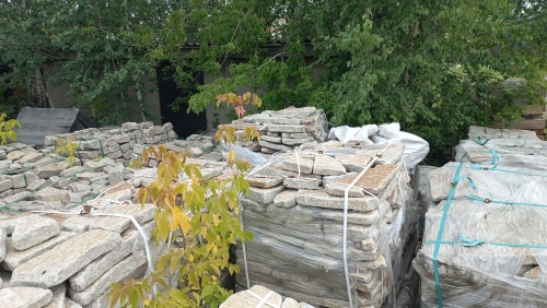 Плитняк галтованный гранитный для ландшафтного дизайна купить в Новой Ляле