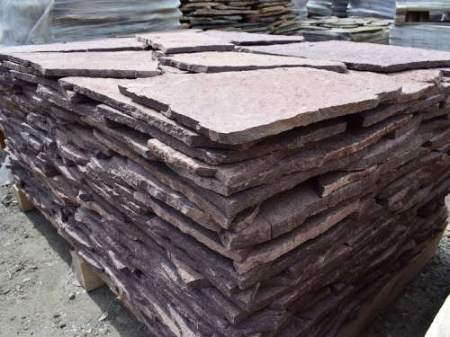 Плитняк лемезит бордовый для облицовки цоколя 20-25 мм  купить в Новой Ляле