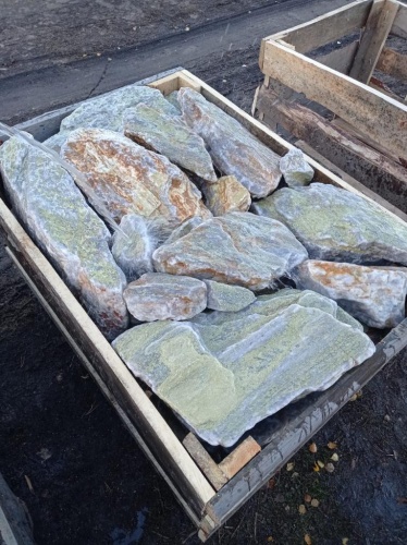 Златолит жёлтый, жёлто-зелёный глыбки и валуны для ланшафтного дизайна купить в Новой Ляле