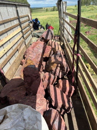 Ландшафтные глыбы красно-фиолетовые 200-1000 килограмм купить в Новой Ляле