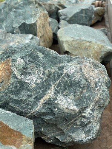 Камни для ландшафтного дизайна зелёные 10-60 килограмм купить в Новой Ляле