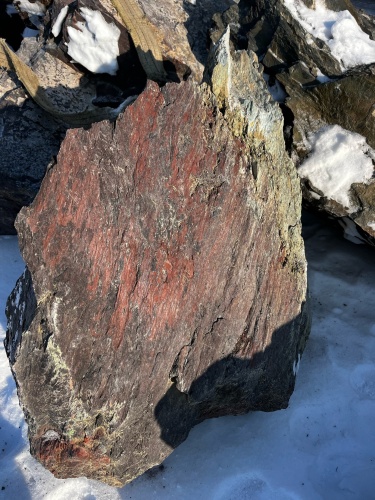 Ландшафтные глыбы красно-фиолетовые 200-1000 килограмм купить в Новой Ляле