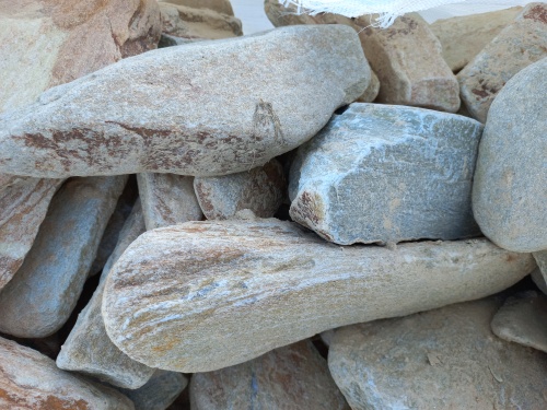 Златолит жёлтый, жёлто-зелёный глыбки и валуны для ланшафтного дизайна купить в Новой Ляле