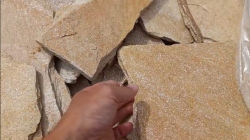 Плитняк златолит жёлтый золотистый для отмостки купить в Новой Ляле