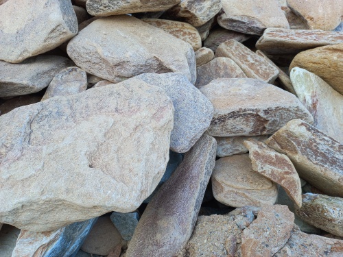 Златолит жёлтый, жёлто-зелёный глыбки и валуны для ланшафтного дизайна купить в Новой Ляле