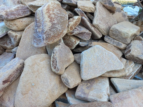 Златолит жёлтый, жёлто-зелёный глыбки и валуны для ланшафтного дизайна купить в Новой Ляле