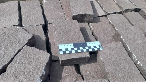 Брусчатка колотая красная