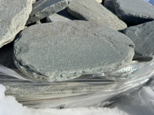 Плитняк златолит зелёный галтованный для мощения на бетон купить в Новой Ляле